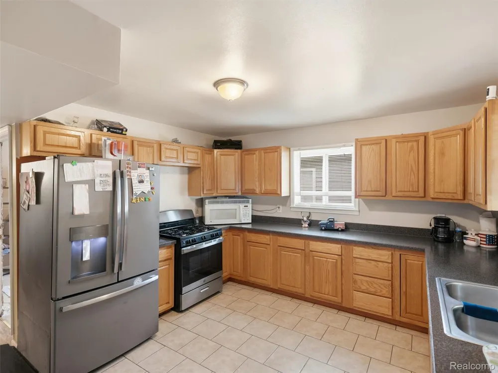 15714 McGuire Street Taylor City, MI 48180