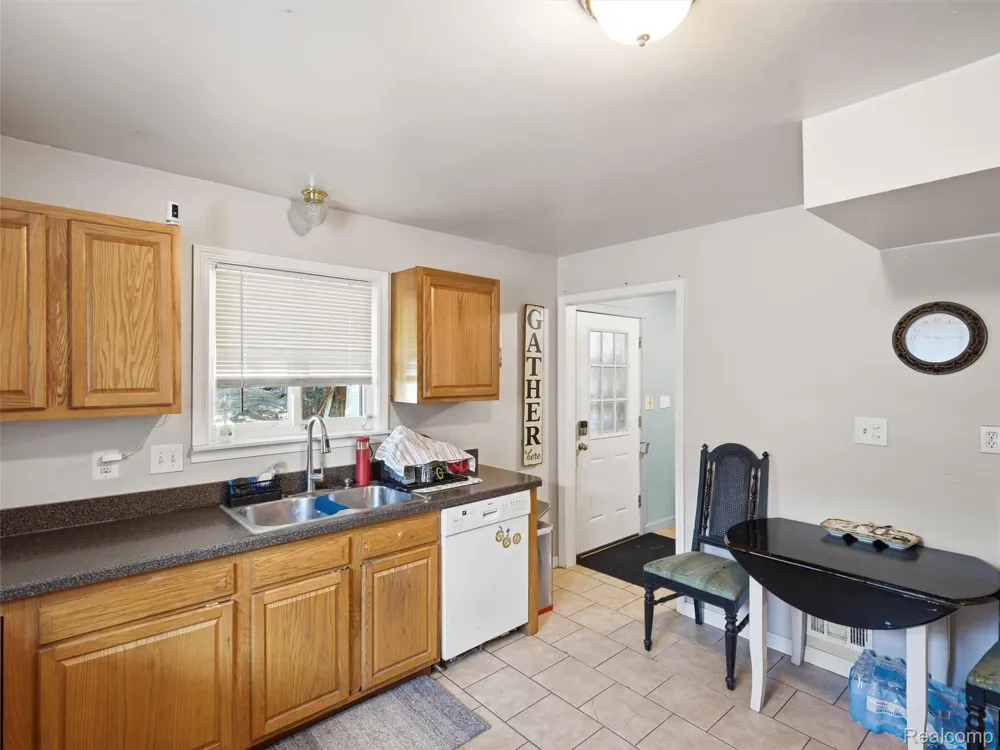 15714 McGuire Street Taylor City, MI 48180
