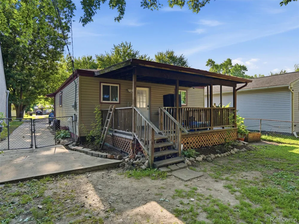 15714 McGuire Street Taylor City, MI 48180