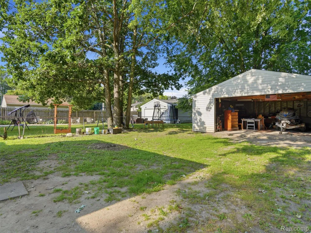 15714 McGuire Street Taylor City, MI 48180