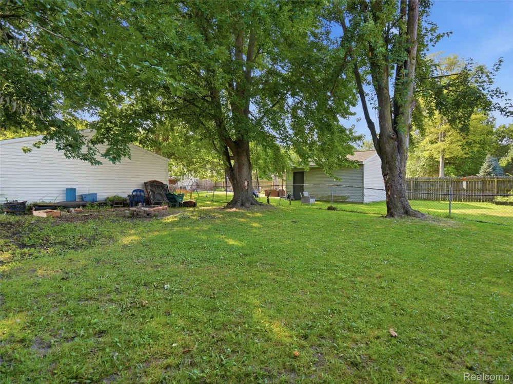 15714 McGuire Street Taylor City, MI 48180
