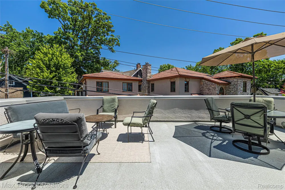 532 Brookside Avenue Birmingham City, MI 48009
