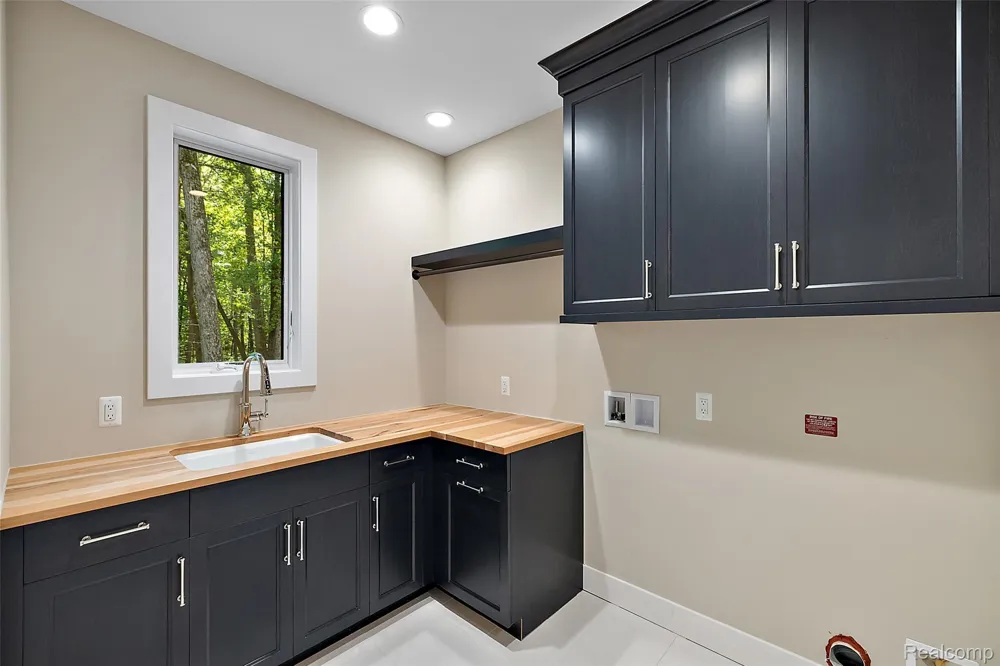 2280 Heidi Drive Addison Township, MI 48370