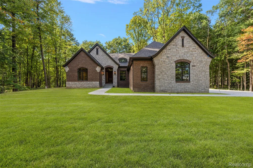 2280 Heidi Drive Addison Township, MI 48370