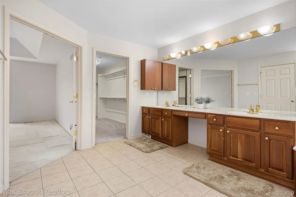 7083 Chatham Court West Bloomfield Charter Township, MI 48322