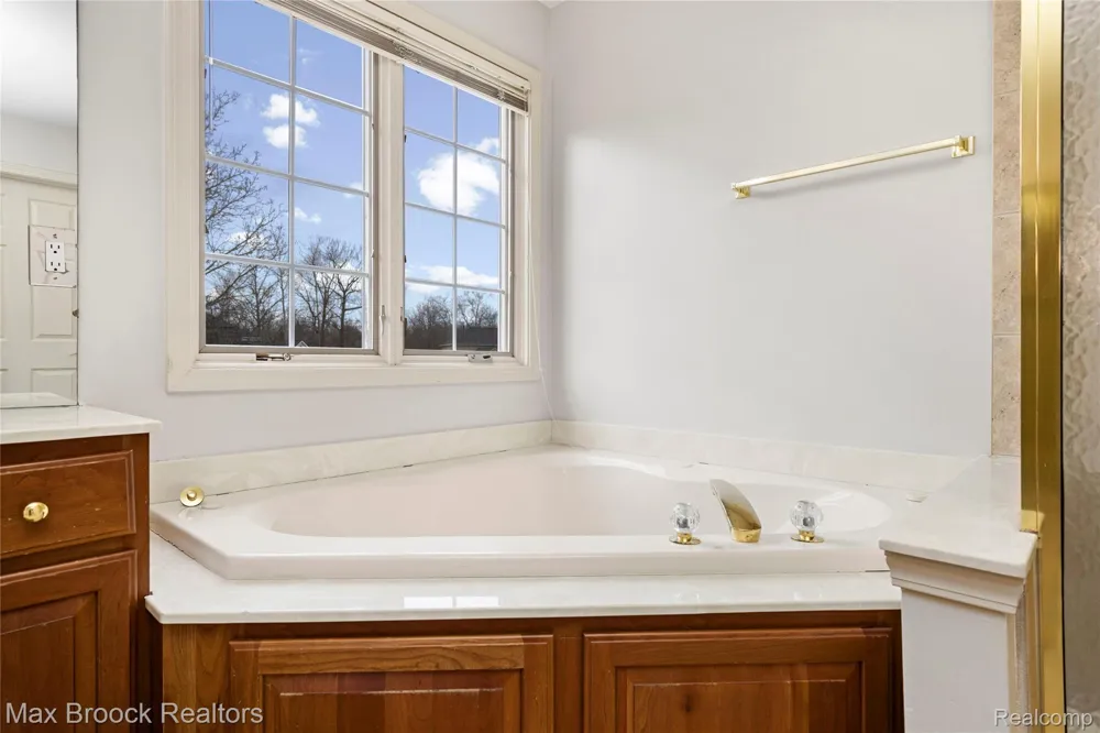 7083 Chatham Court West Bloomfield Charter Township, MI 48322