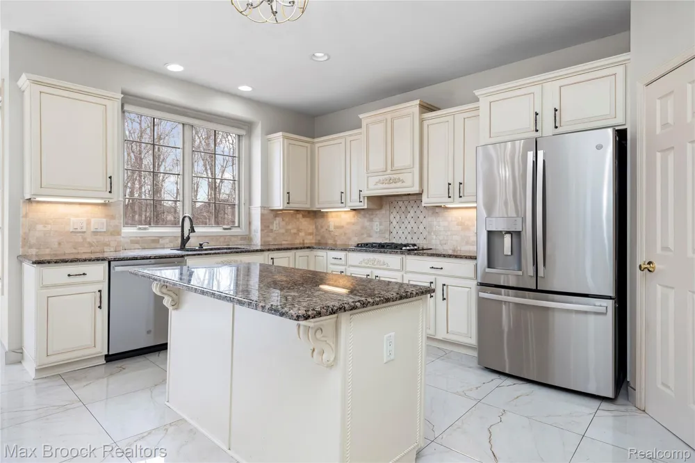 7083 Chatham Court West Bloomfield Charter Township, MI 48322