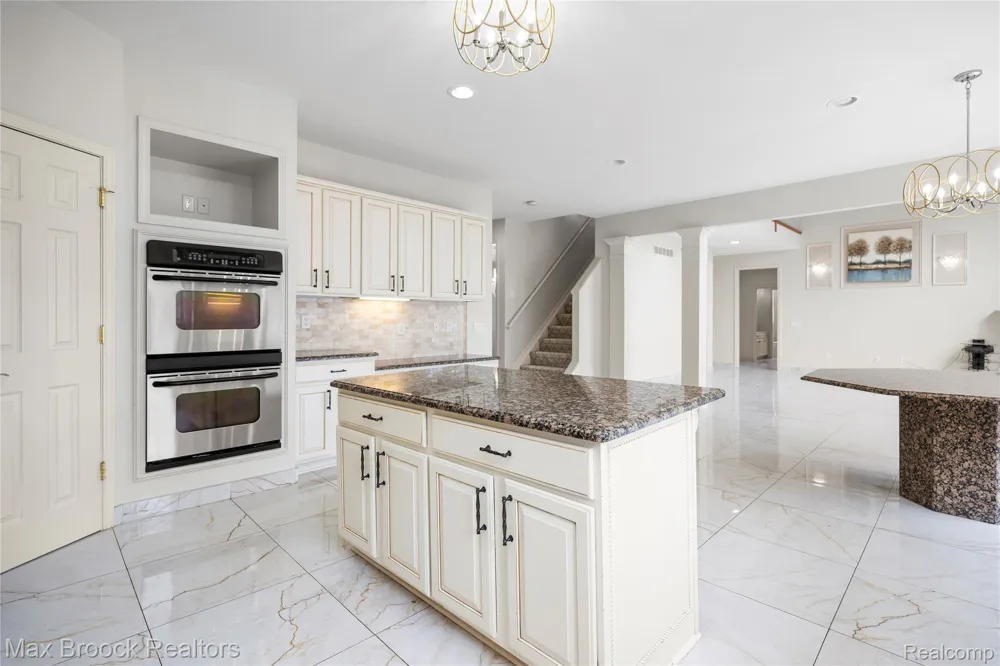 7083 Chatham Court West Bloomfield Charter Township, MI 48322