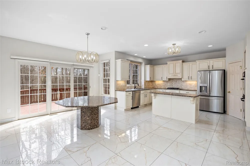7083 Chatham Court West Bloomfield Charter Township, MI 48322