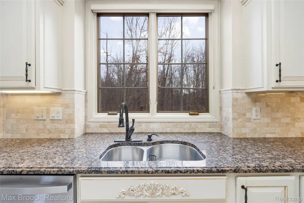 7083 Chatham Court West Bloomfield Charter Township, MI 48322