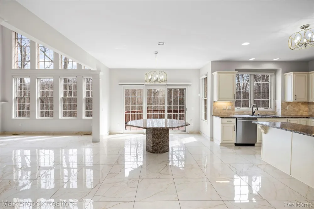 7083 Chatham Court West Bloomfield Charter Township, MI 48322