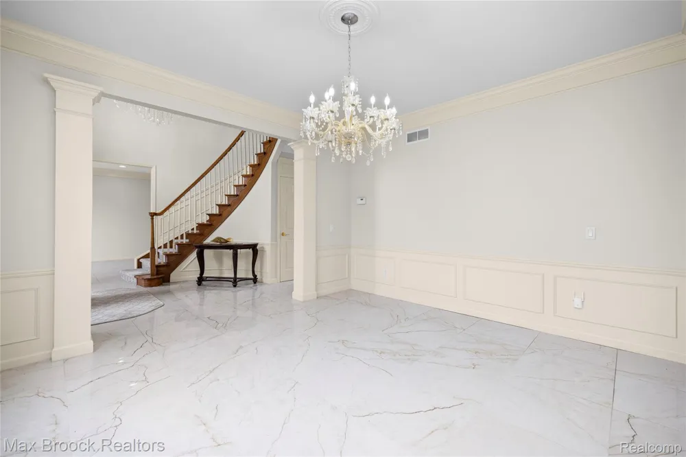 7083 Chatham Court West Bloomfield Charter Township, MI 48322