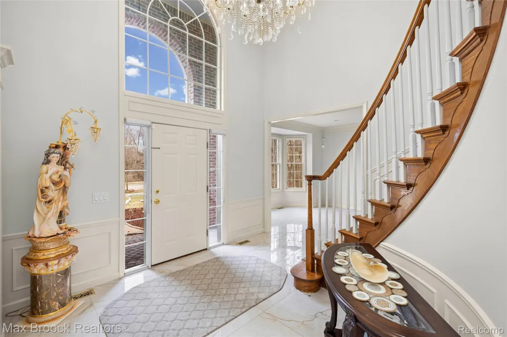 7083 Chatham Court West Bloomfield Charter Township, MI 48322