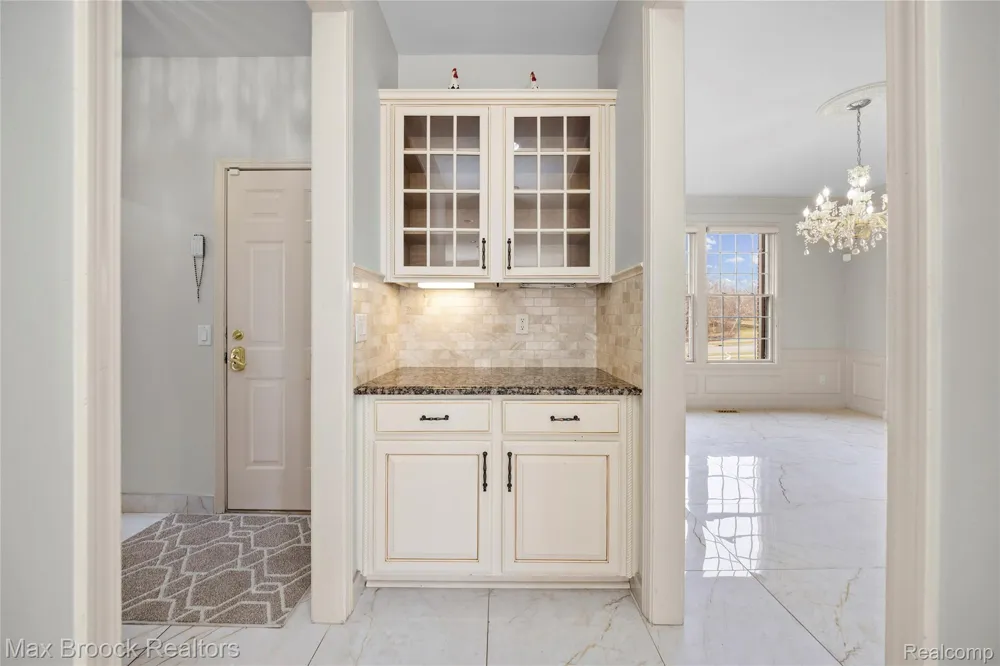 7083 Chatham Court West Bloomfield Charter Township, MI 48322