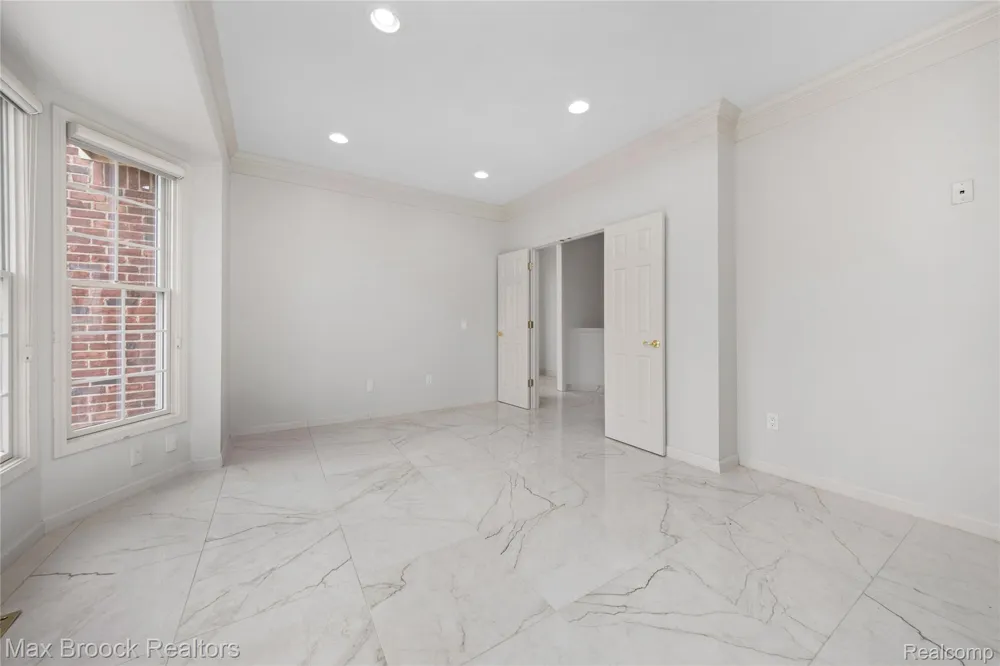 7083 Chatham Court West Bloomfield Charter Township, MI 48322