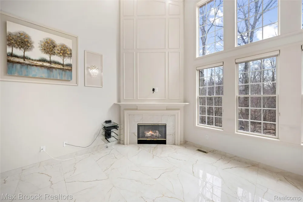 7083 Chatham Court West Bloomfield Charter Township, MI 48322