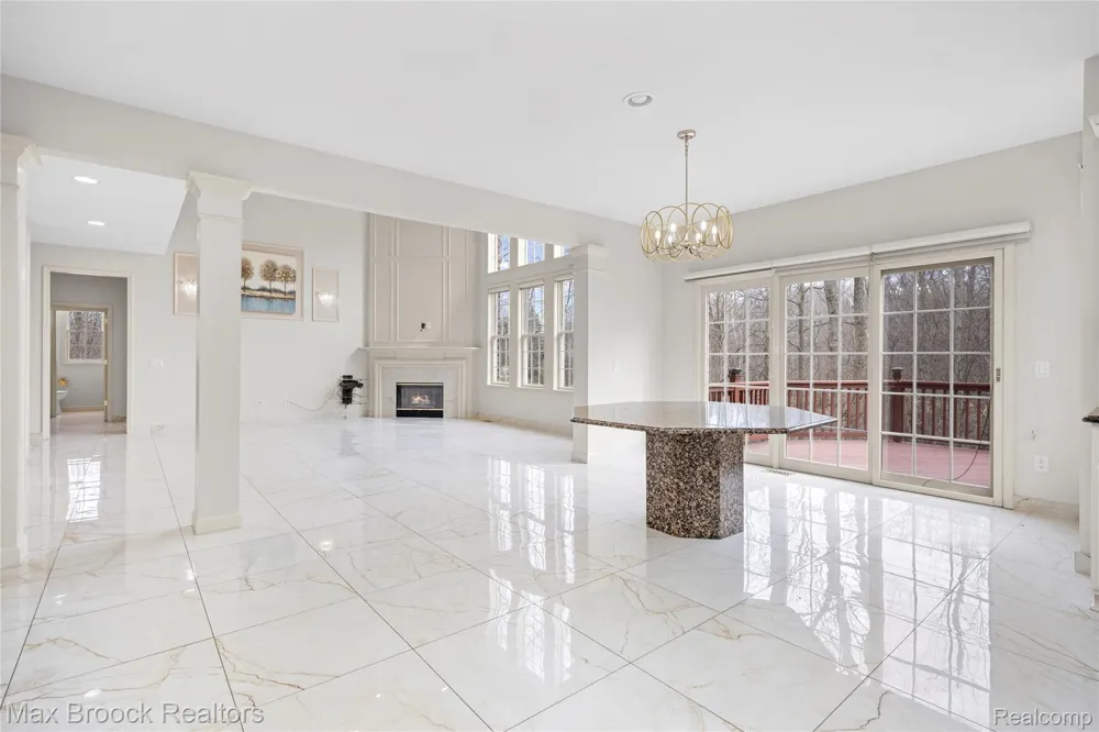 7083 Chatham Court West Bloomfield Charter Township, MI 48322