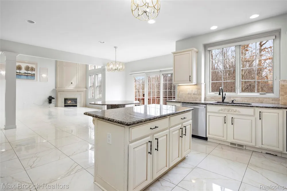 7083 Chatham Court West Bloomfield Charter Township, MI 48322