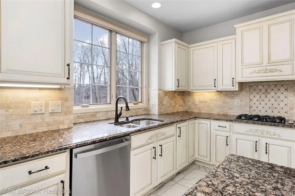 7083 Chatham Court West Bloomfield Charter Township, MI 48322