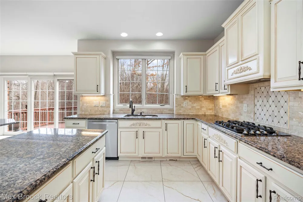 7083 Chatham Court West Bloomfield Charter Township, MI 48322