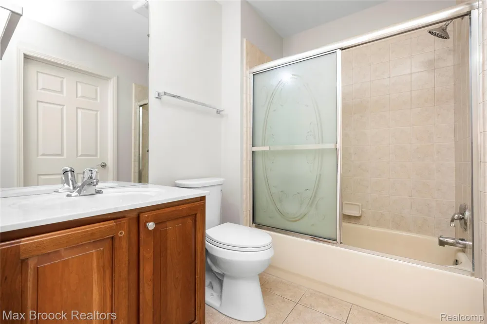 7083 Chatham Court West Bloomfield Charter Township, MI 48322