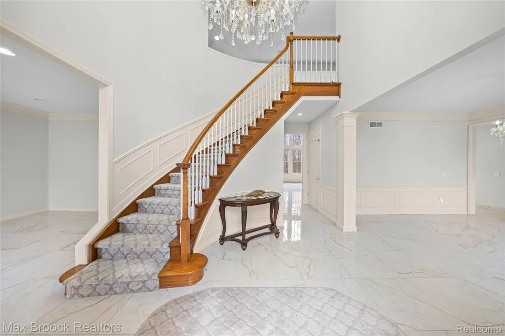 7083 Chatham Court West Bloomfield Charter Township, MI 48322