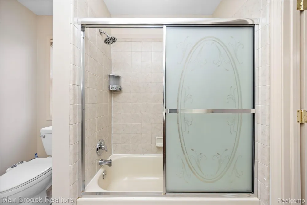 7083 Chatham Court West Bloomfield Charter Township, MI 48322