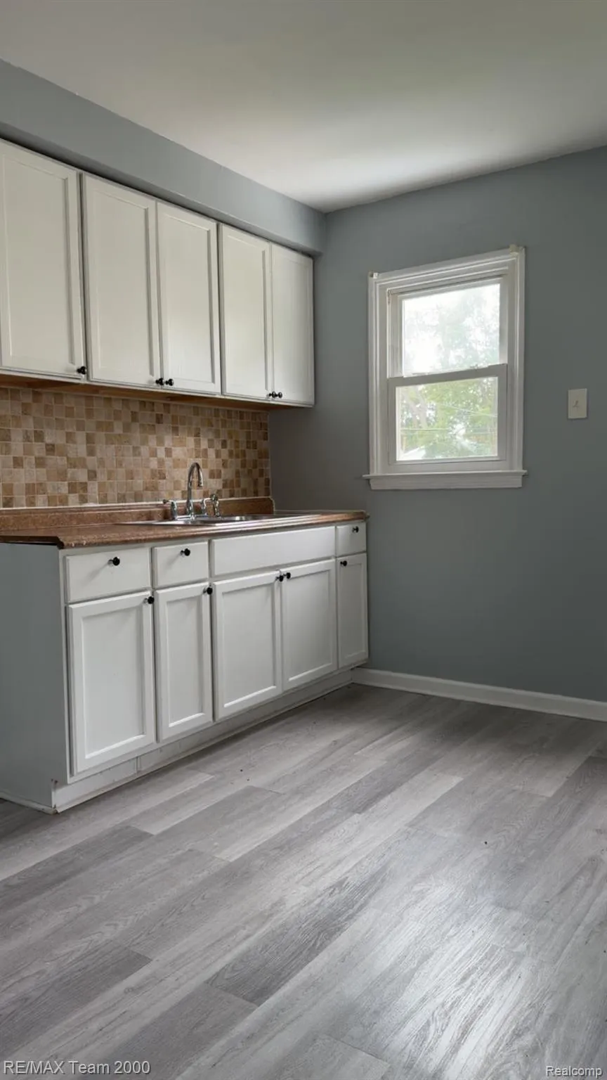 6646 Harding Street Taylor City, MI 48180