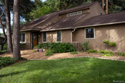 8971 Highland Drive