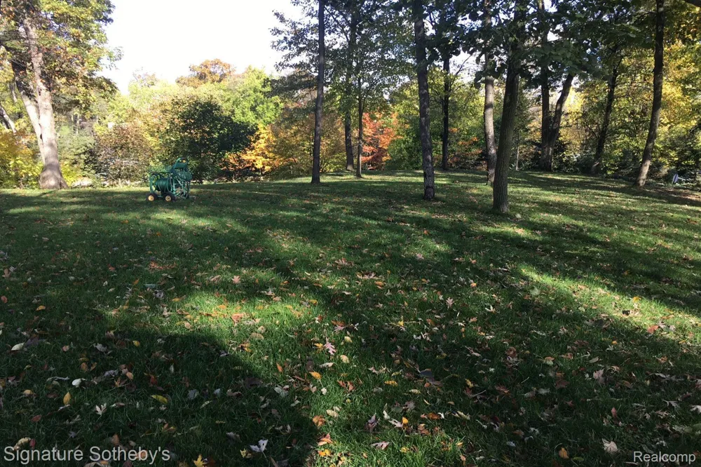 590 DUBUAR STREET Northville City, MI 48167