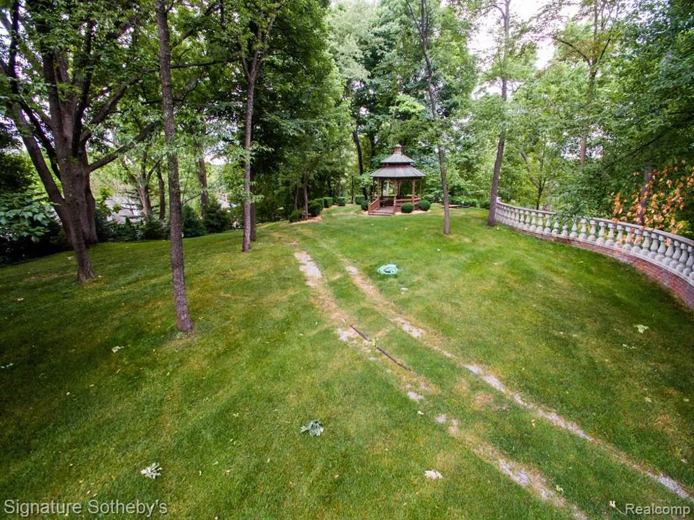 590 DUBUAR STREET Northville City, MI 48167