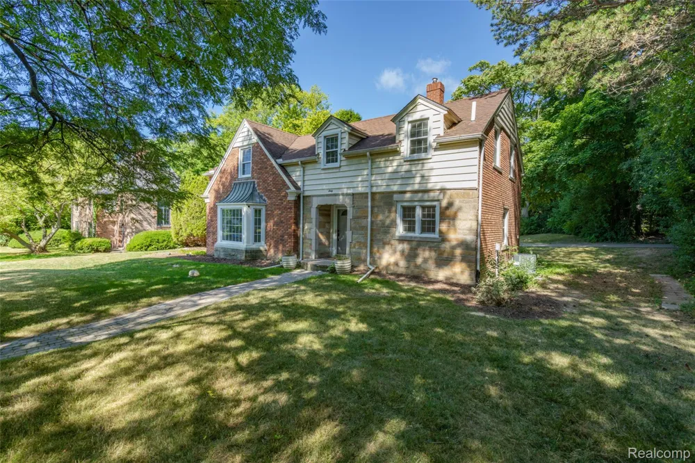 60 Devon Road Bloomfield Hills City, MI 48302