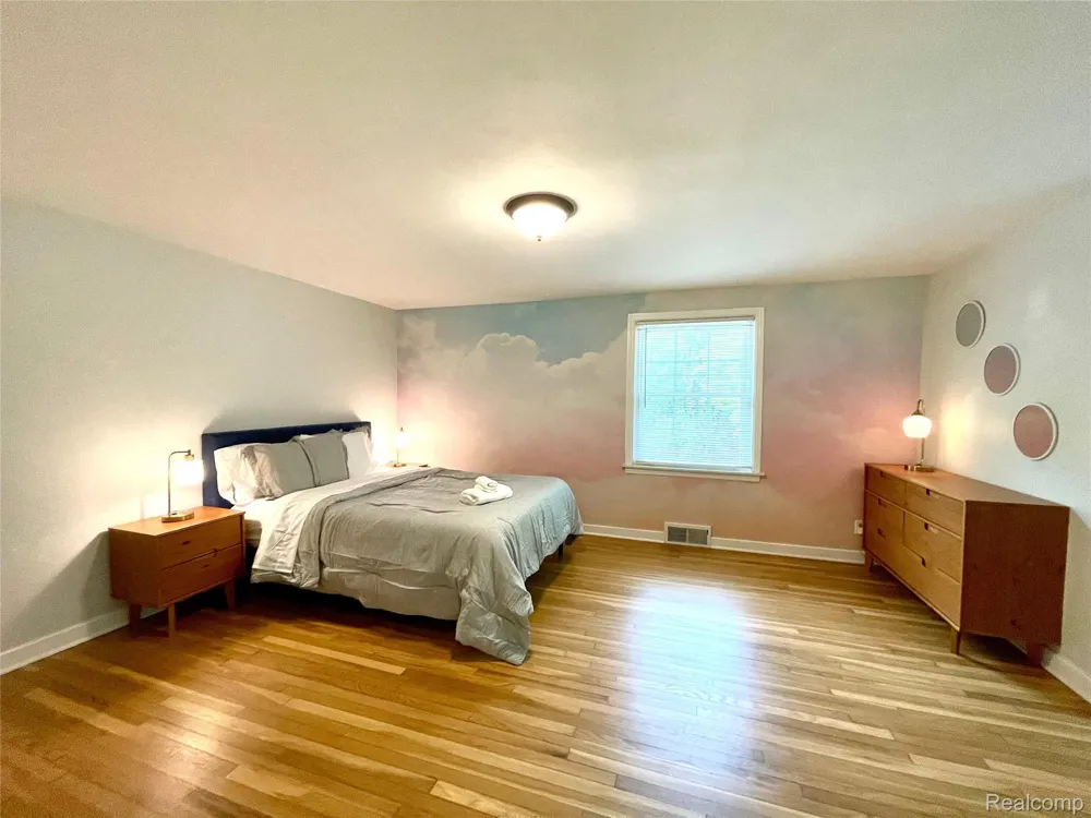 60 Devon Road Bloomfield Hills City, MI 48302