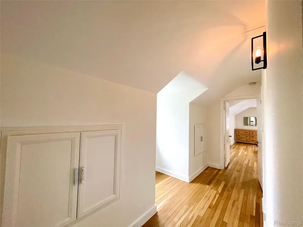 60 Devon Road Bloomfield Hills City, MI 48302