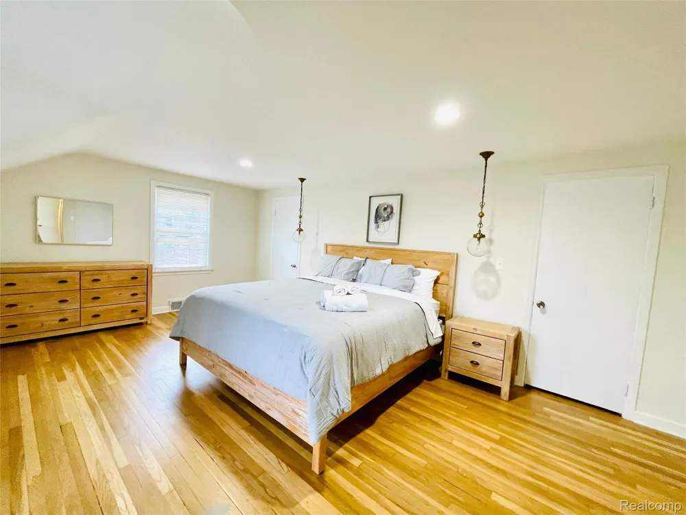 60 Devon Road Bloomfield Hills City, MI 48302