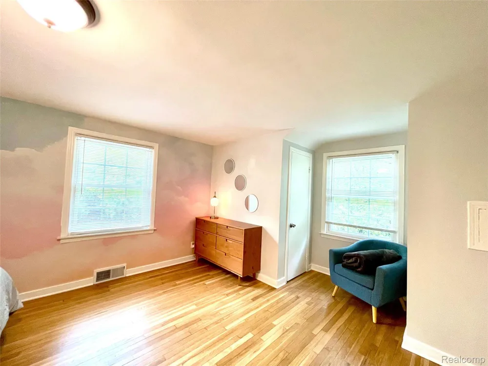 60 Devon Road Bloomfield Hills City, MI 48302