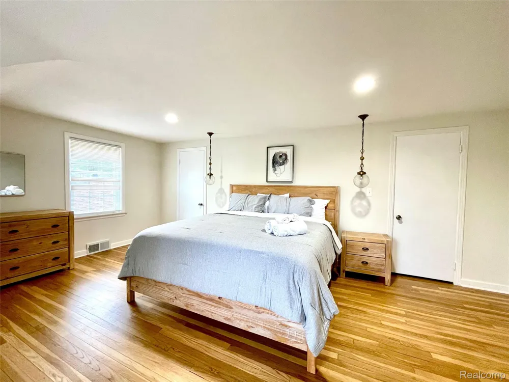 60 Devon Road Bloomfield Hills City, MI 48302