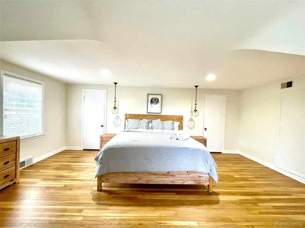 60 Devon Road Bloomfield Hills City, MI 48302