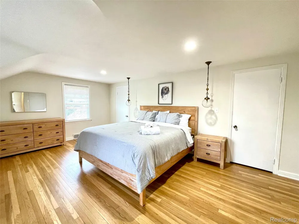 60 Devon Road Bloomfield Hills City, MI 48302