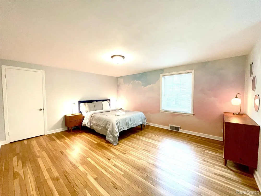 60 Devon Road Bloomfield Hills City, MI 48302
