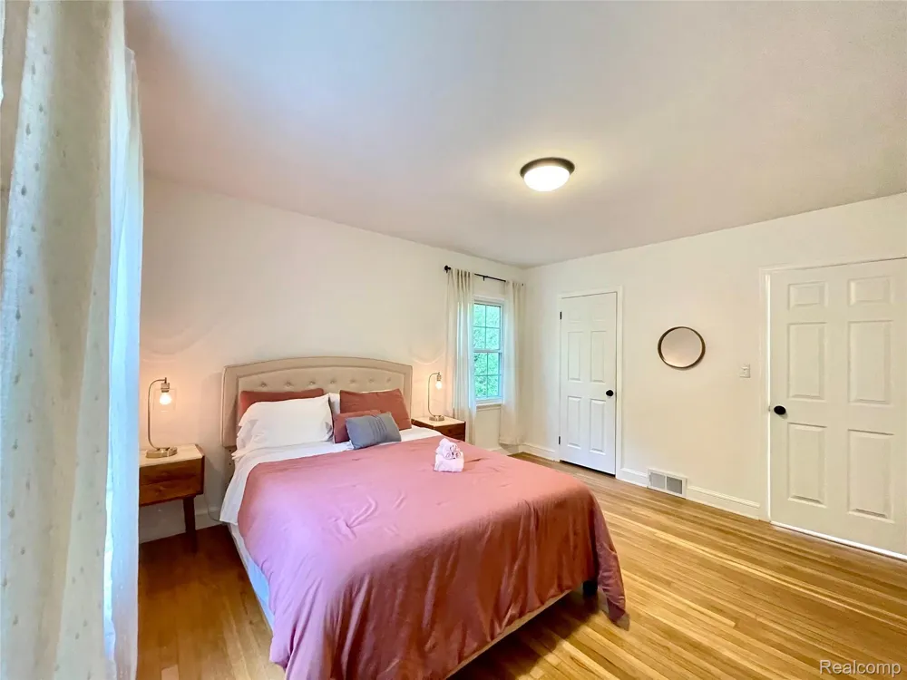 60 Devon Road Bloomfield Hills City, MI 48302