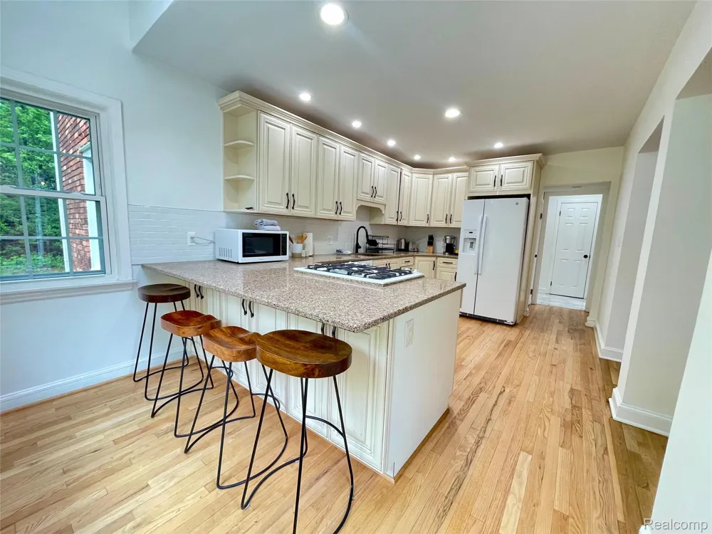 60 Devon Road Bloomfield Hills City, MI 48302