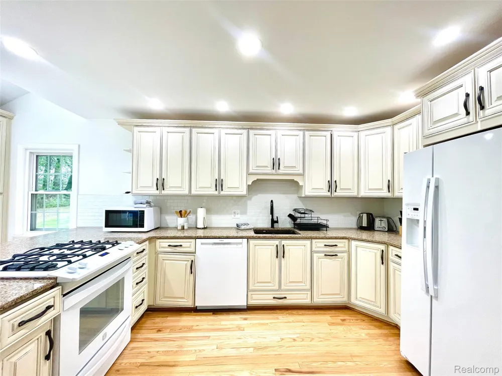 60 Devon Road Bloomfield Hills City, MI 48302