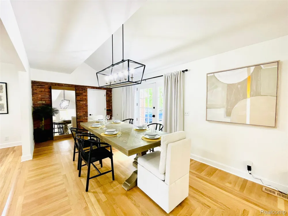 60 Devon Road Bloomfield Hills City, MI 48302