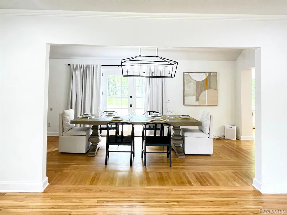 60 Devon Road Bloomfield Hills City, MI 48302
