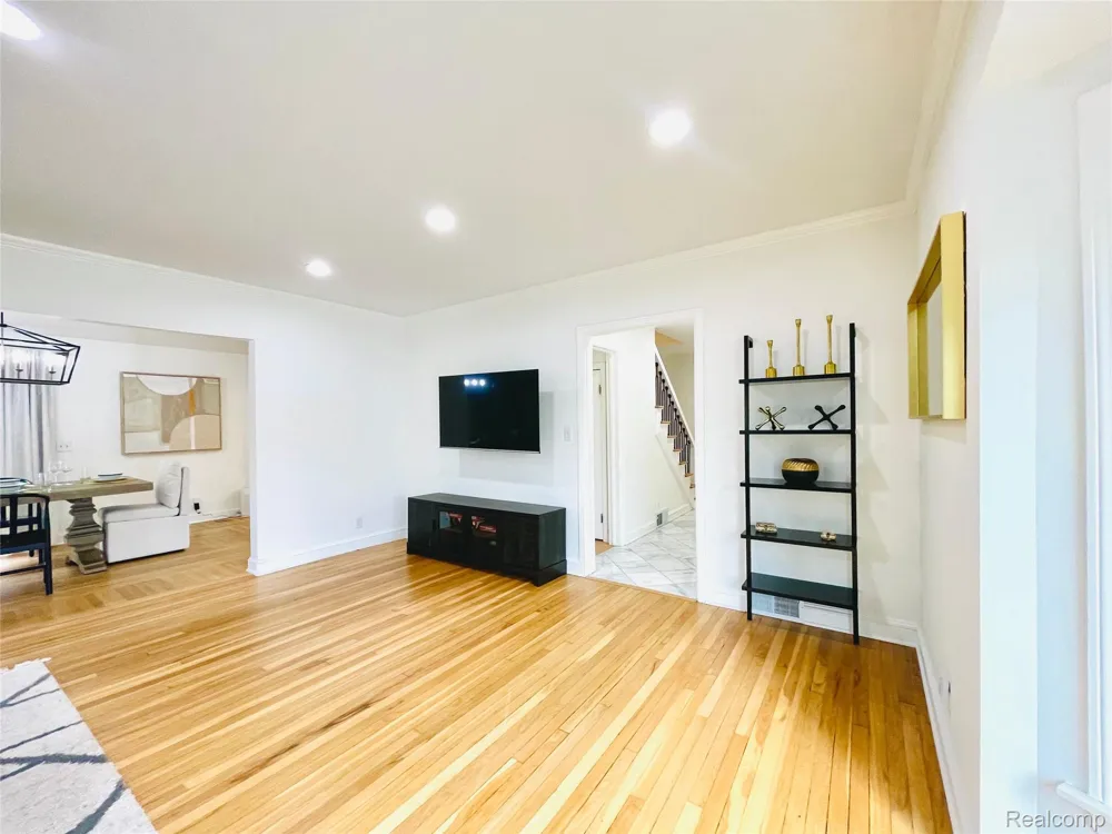 60 Devon Road Bloomfield Hills City, MI 48302