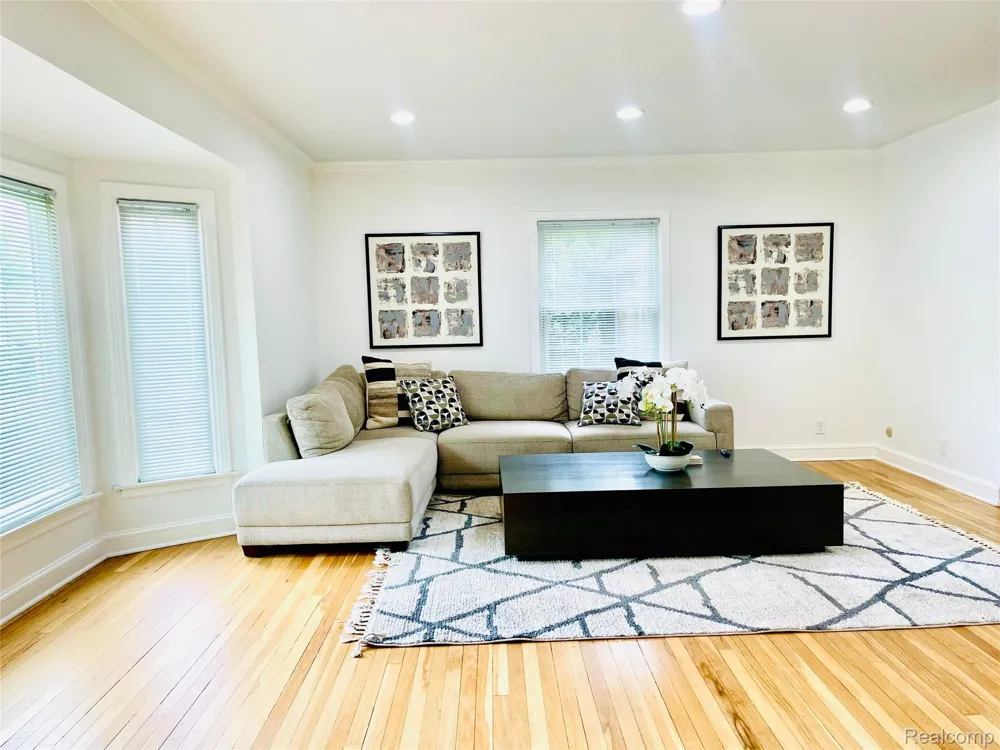 60 Devon Road Bloomfield Hills City, MI 48302