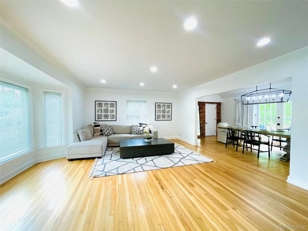 60 Devon Road Bloomfield Hills City, MI 48302