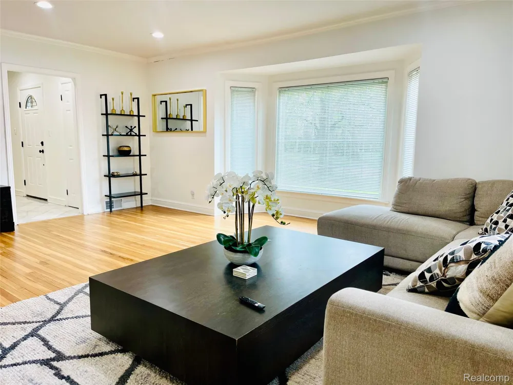 60 Devon Road Bloomfield Hills City, MI 48302