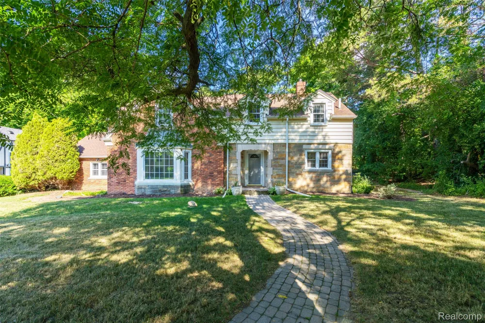 60 Devon Road Bloomfield Hills City, MI 48302